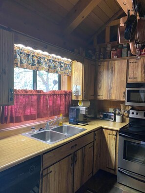 Fridge, microwave, oven, stovetop - Gorgeous Full-Log Cabin in the Pines directly on Tonto Creek  (Payson)