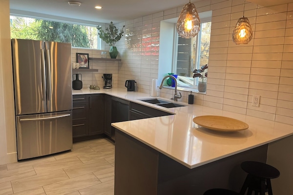 KĂŒhlschrank, Mikrowelle, Ofen, Herdplatte