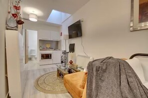 Studio | Free WiFi - Stunning Compact Studio in Portsea (Portsmouth)