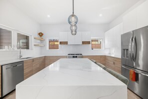 Fridge, microwave, oven, stovetop - Beach luxury I Pool + hot tub I Outdoor kitchen (St. Augustine)