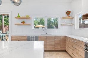 Fridge, microwave, oven, stovetop - Beach luxury I Pool + hot tub I Outdoor kitchen (St. Augustine)