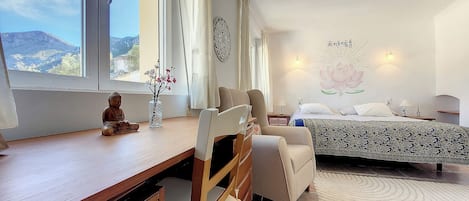6 bedrooms, WiFi, bed sheets