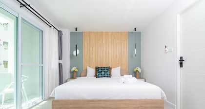 Wink House/ Center Patong Bangla Road/Beach /Sleep 10