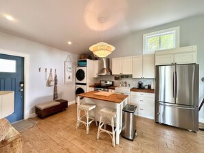 Geladeira, fogão, cooktop, cafeteira/chaleira