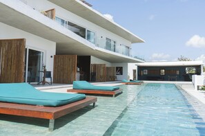 A modern hotel with a swimming pool, wooden deck, and lounge chairs. - The View Pipa (Tibau do Sul)
