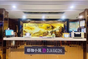 A reception desk with a sign indicating the name of the establishment. - Light Stay Hotel - Xiaozhu (Shanghai Chuansha Branch) (Shanghai)