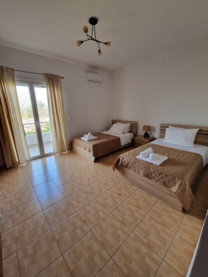 3 bedrooms, iron/ironing board, free WiFi