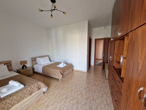 3 bedrooms, iron/ironing board, free WiFi - A family-friendly villa located in a very quiet area! (Çukë)