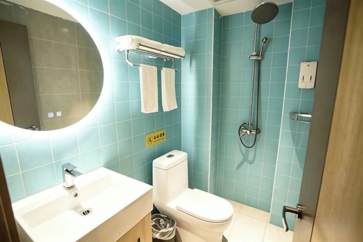 Preferred Double Bed Room (Comfortable Bedding + Washing Machine)