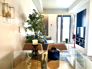 TV - Elegant studio in Santos, Lisbon (Lisboa ciudad)