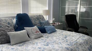 3 bedrooms, iron/ironing board, WiFi, bed sheets