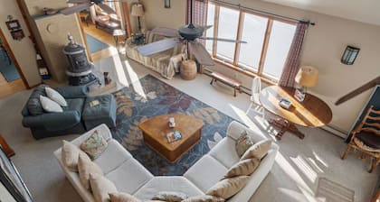 Spacious Waterfront Retreat on Merrymeeting Lake!