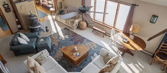 Spacious Waterfront Retreat on Merrymeeting Lake!