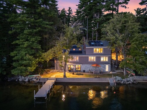 Spacious Waterfront Retreat on Merrymeeting Lake