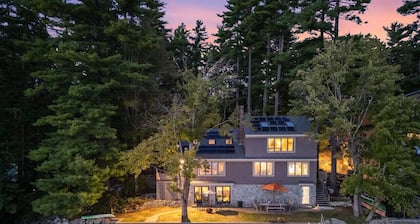 Spacious Waterfront Retreat on Merrymeeting Lake!
