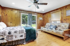 7 bedrooms, desk, travel cot, free WiFi