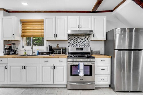 Twin Pines Retreat – Lake, Firepit & Games