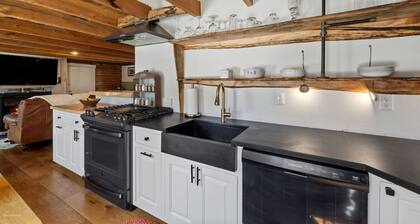 1BR on Lovely Farm w/ Mtn View!