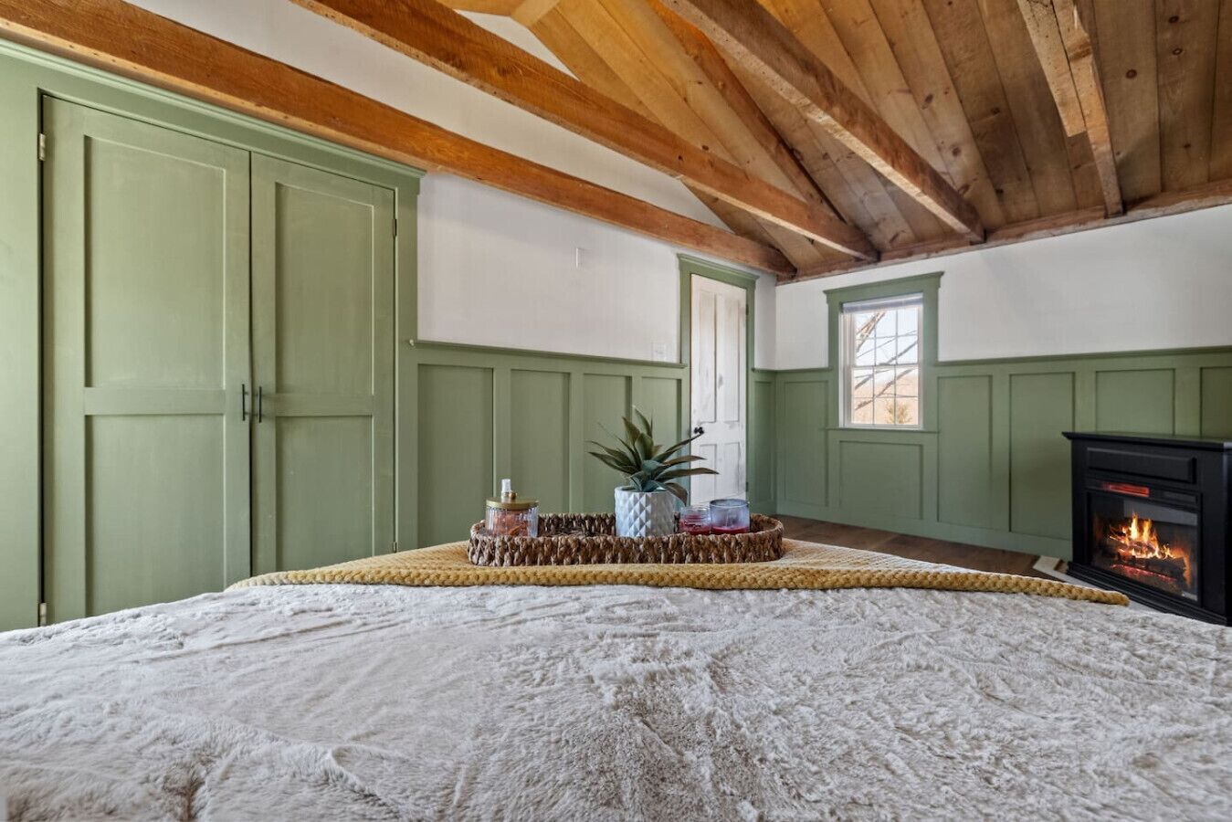 1 bedroom, desk, iron/ironing board, WiFi