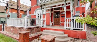 Stylish Apt • Desk & Parking • Walk to South Broadway Dining, Bars & Shops