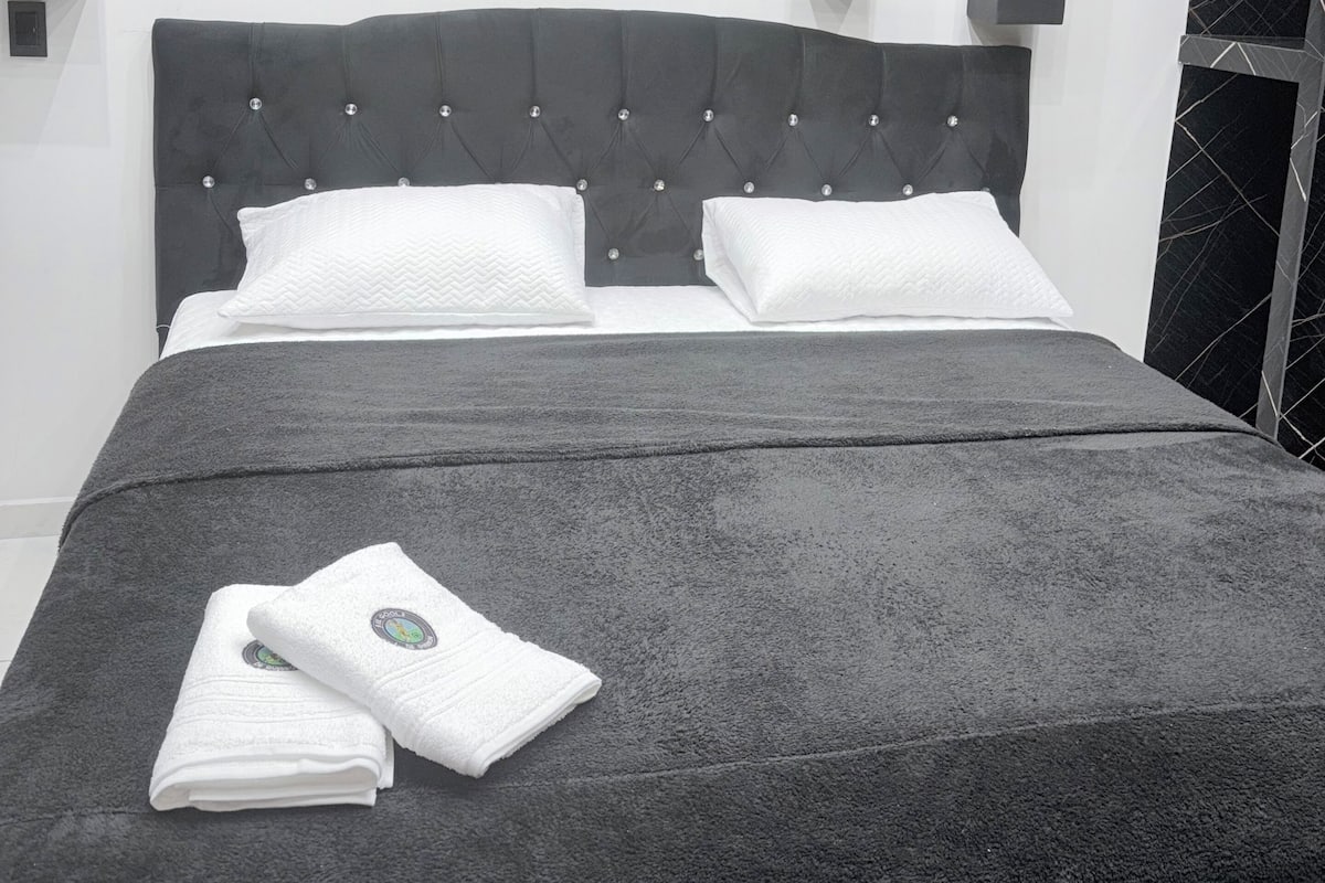 Standard Room | Premium bedding, soundproofing, WiFi (free), bed sheets