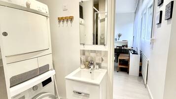 Douche, serviettes fournies