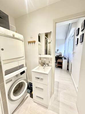 Douche, serviettes fournies