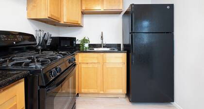 Warm and Welcoming Cottage w Full Kitchen and Essentials Included