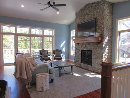 Fish Creek Beautiful Downtown Condo Sleeps 8