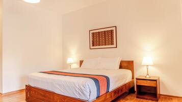 Desk, laptop workspace, free WiFi