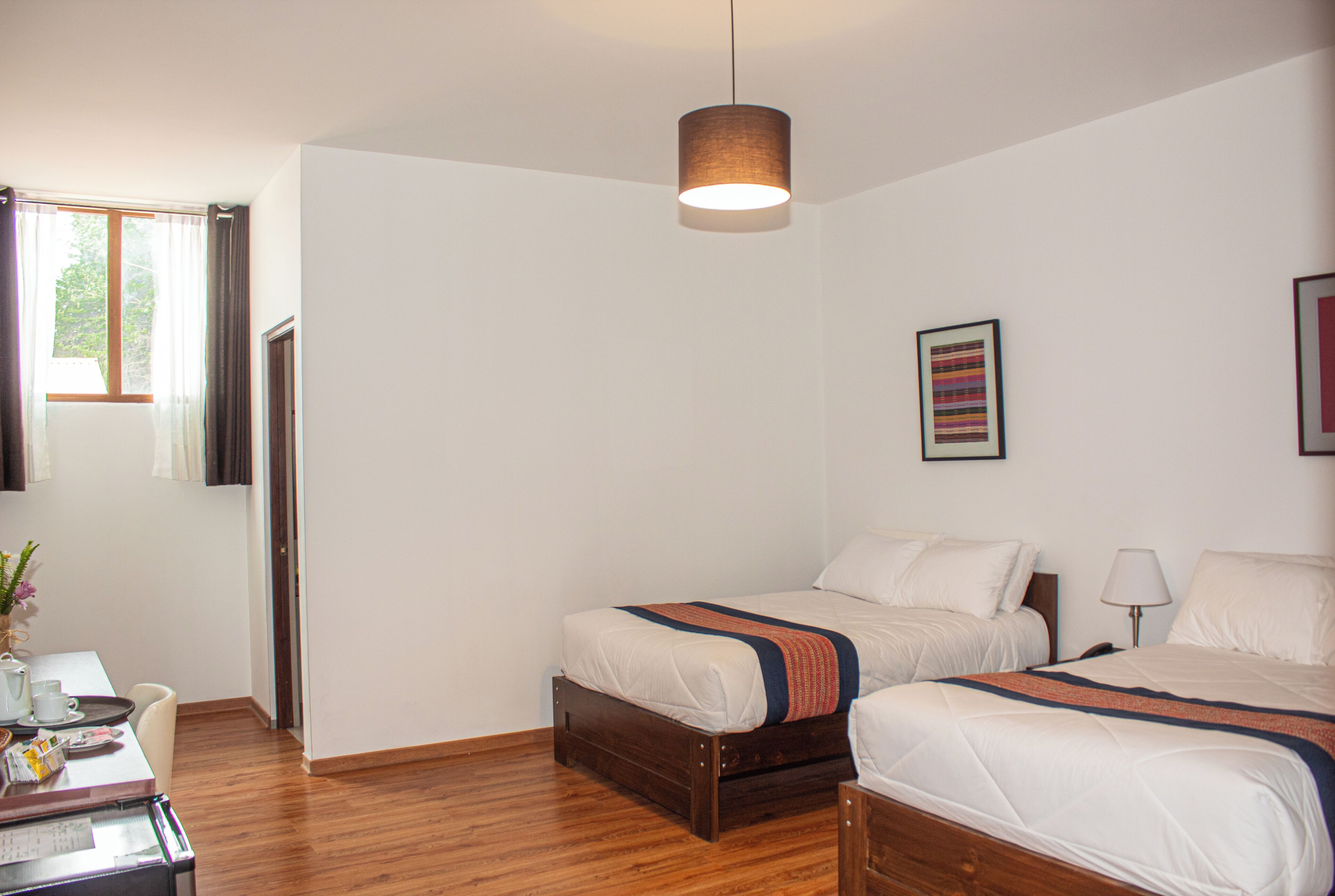 Doppia Standard | Una scrivania, postazione laptop, Wi-Fi gratuito