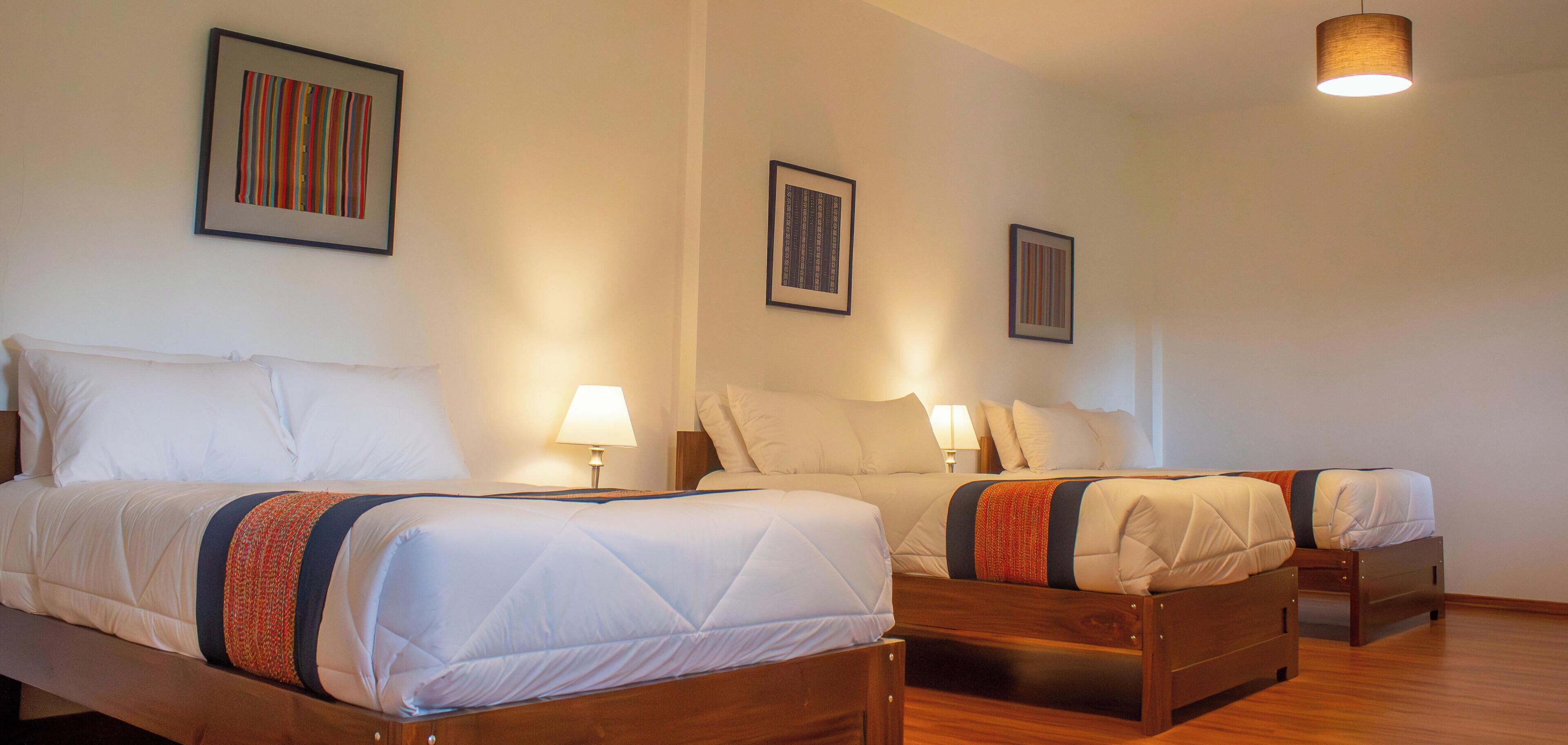 Bureau, espace de travail pour ordinateur portable, Wi-Fi gratuit