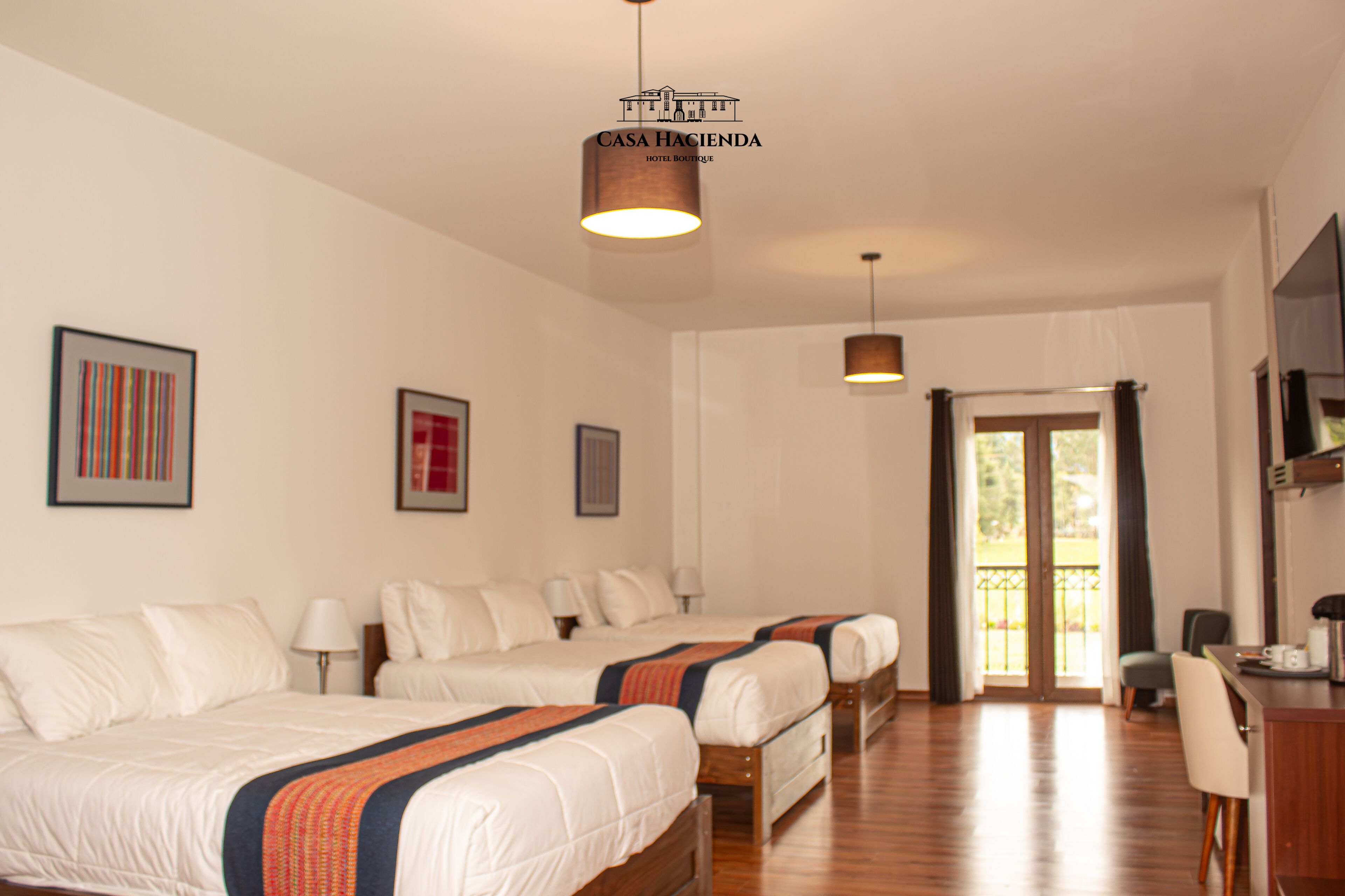 Tripla Superior | Una scrivania, postazione laptop, Wi-Fi gratuito