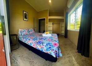 4 Schlafzimmer, Zimmersafe, Bügeleisen/Bügelbrett, WLAN