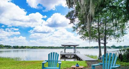Private lakefront retreat