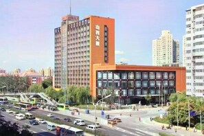 A modern building with a prominent orange facade and a sign reading "山西大厦". - Beijing Shanxi International Hotel (Beijing South Railway Station) (Beijing)