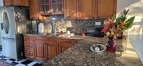  Luxurious 4-bedroom house with AC, WiFi in marvelous Portsmouth