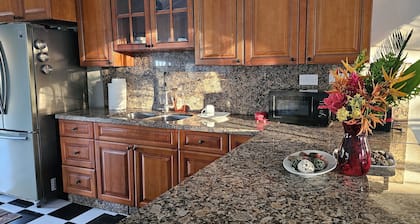 Luxurious 4-bedroom house with AC, WiFi in marvelous Portsmouth