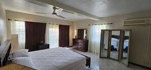 4 bedrooms, iron/ironing board, WiFi, bed sheets