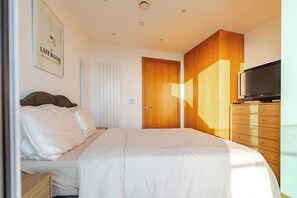 1 chambre, fer et planche à repasser, Wi-Fi gratuit, draps fournis