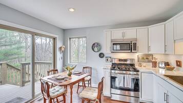 Fridge, microwave, oven, coffee/tea maker