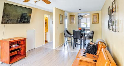 Patio & Mtn Views: Family Gem in California City