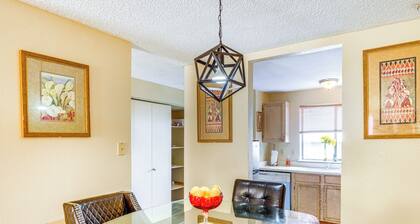 Patio & Mtn Views: Family Gem in California City