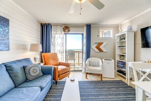 TV, books - Oceanfront Gem w/ Views in North Topsail Beach (North Topsail Beach)