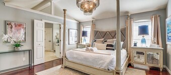 Relax By Pool, Soak in Hot Tub: Plano Home