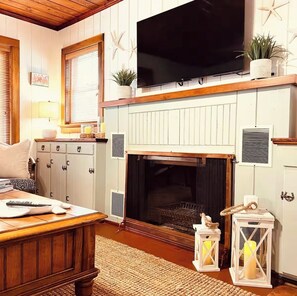 Interior - DOCKSIDE BUNGALOW: Dog Friendly - Bungalow Retreat - Kings Bay, Crystal River (Crystal River)