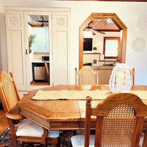 DOCKSIDE BUNGALOW: Dog Friendly - Bungalow Retreat - Kings Bay, Crystal River