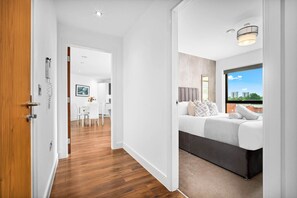 1 غرفة نوم ومكواة/لوح كي وواي فاي مجانًا وملاءات أسرّة