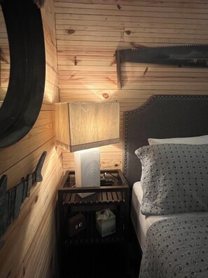 1 bedroom, desk, iron/ironing board, free WiFi - Making Waves at Lewis-Smith Lake in Arley, AL (Arley)