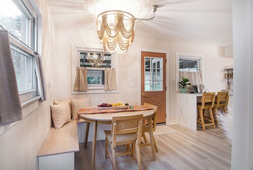 Delightful & Well Provisioned 3 Bedroom Home in Ideal Location